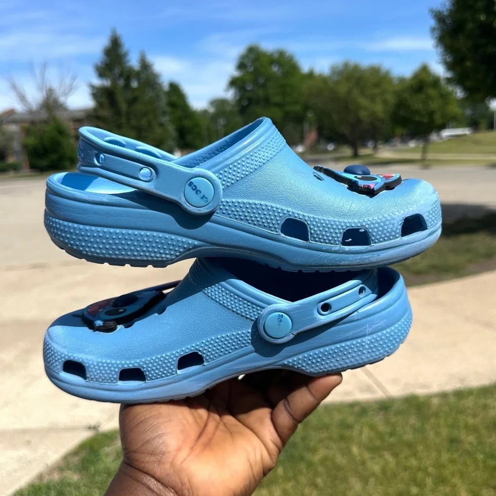Crocs x Disney Lilo and Stitch Classic Clogs Adult Size M3 W5 - Big Kids Size J3